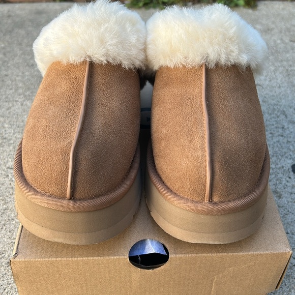UGG Tan and Cream Women's Slippers - Picture 5 of 13